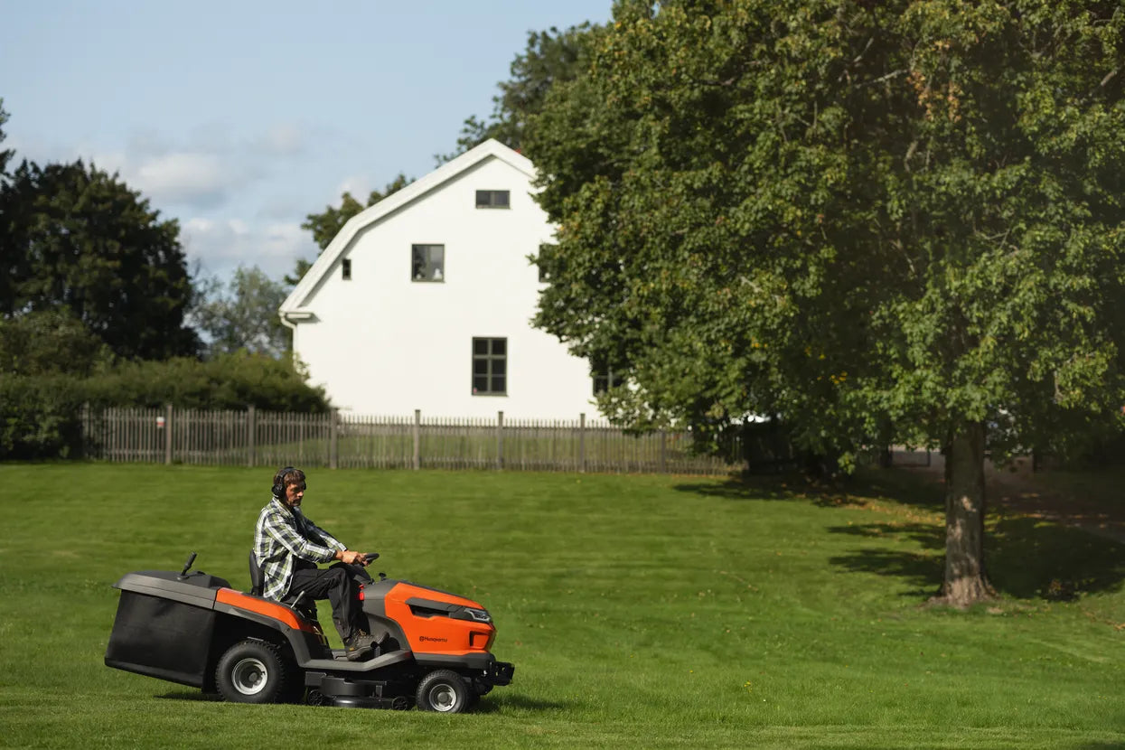 Husqvarna TC 220T Garden Tractor